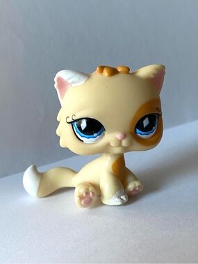 Littlest Pet Shop LPS Sitting Persian Cat Kitten with Blue Eyes Hasbro 2006